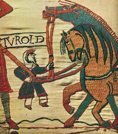 Le Turold de la tapisserie de Bayeux a parois été identifié à l'auteur de La Chanson de Roland. 
